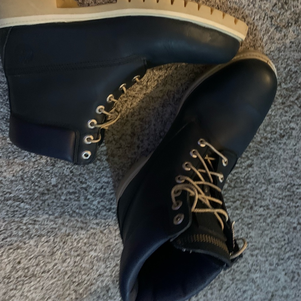 Timberlands dark blue size 12